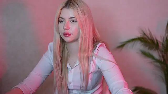 Snapshot of AshleyNikoo chatting on 18, 10, 2025 AshleyNikoo online show from 18, 10, 2025