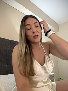 Snapshot of Mariana_gom chatting on 4, 5, 2026 Mariana gom online show from 4, 5, 2026