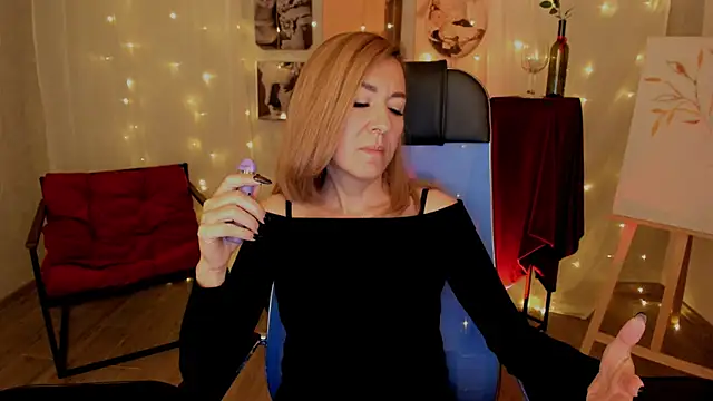 DonnaSmitth online show from 2, 11, 2025