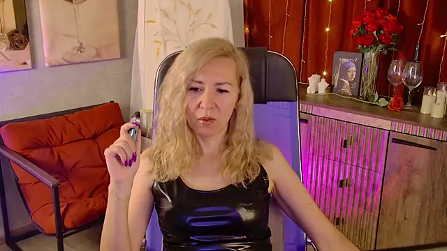 Snapshot of DonnaSmitth chatting on 2, 6, 2026 DonnaSmitth online show from 2, 6, 2026