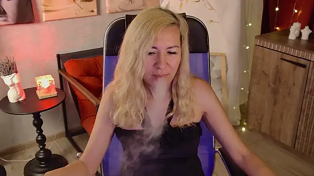 Snapshot of DonnaSmitth chatting on 8, 7, 2026 DonnaSmitth online show from 8, 7, 2026