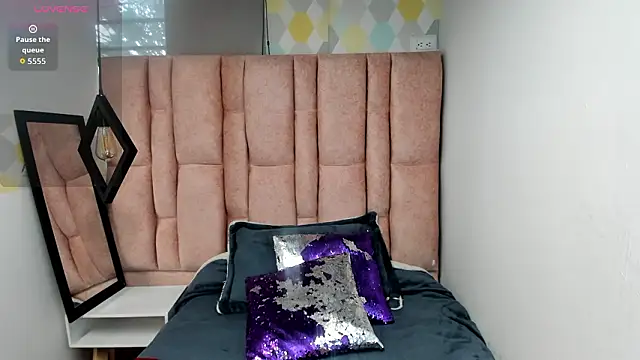 Issa Milf   online show from 9, 3, 2026