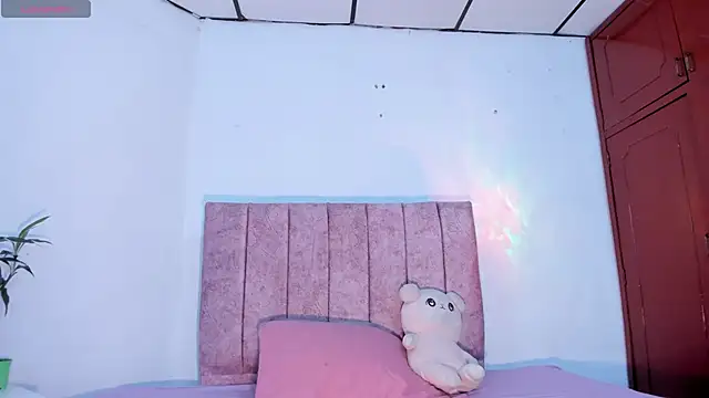 Snapshot of Mila_1wood chatting on 2, 5, 2026 Mila 1wood online show from 2, 5, 2026