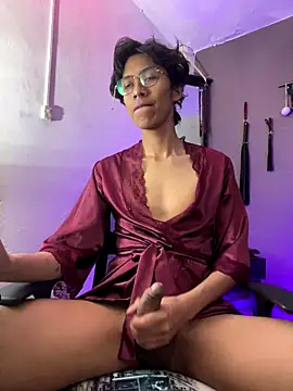 Snapshot of MadamLeRouge chatting on 8, 11, 2025 MadamLeRouge online show from 8, 11, 2025