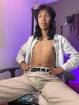 Snapshot of MadamLeRouge chatting on 11, 11, 2025 MadamLeRouge online show from 11, 11, 2025