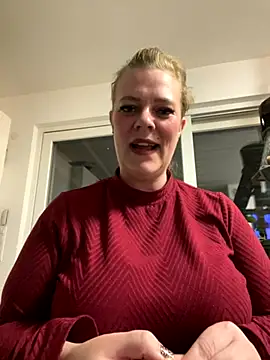 Snapshot of Curvyveri93 chatting on 4, 10, 2025 Curvyveri93 online show from 4, 10, 2025
