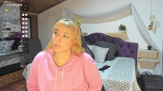 Snapshot of sophialyh_1 chatting on 30, 9, 2025 sophialyh 1 online show from 30, 9, 2025