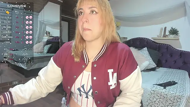 Snapshot of sophialyh_1 chatting on 3, 10, 2025 sophialyh 1 online show from 3, 10, 2025