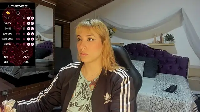 Snapshot of sophialyh_1 chatting on 8, 10, 2025 sophialyh 1 online show from 8, 10, 2025