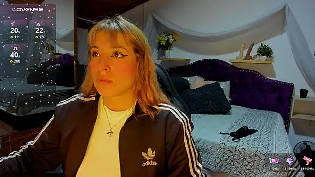 Snapshot of sophialyh_1 chatting on 20, 10, 2025 sophialyh 1 online show from 20, 10, 2025