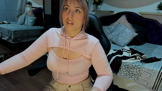 Snapshot of sophialyh_1 chatting on 5, 11, 2025 sophialyh 1 online show from 5, 11, 2025