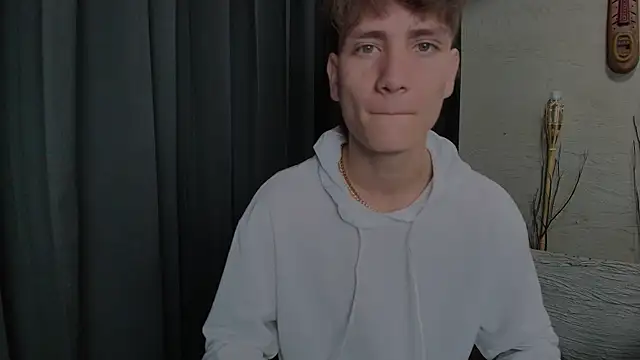 Snapshot of ZackMaye chatting on 8, 10, 2025 ZackMaye online show from 8, 10, 2025