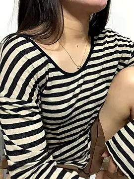 Snapshot of lee_ly chatting on 23, 10, 2025 lee ly online show from 23, 10, 2025