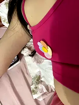 Snapshot of lee_ly chatting on 8, 11, 2025 lee ly online show from 8, 11, 2025