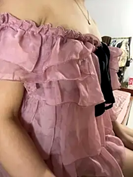 Snapshot of lee_ly chatting on 19, 11, 2025 lee ly online show from 19, 11, 2025