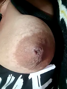 Hotmommax online show from 7, 10, 2025