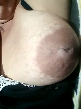 Hotmommax online show from 22, 10, 2025