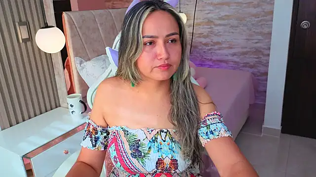 Snapshot of lila_cute1 chatting on 23, 10, 2025 lila cute1 online show from 23, 10, 2025