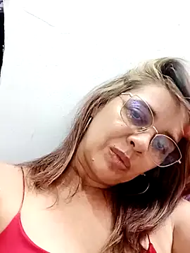 Snapshot of AdiniTA__Hot chatting on 8, 10, 2025 AdiniTA Hot online show from 8, 10, 2025
