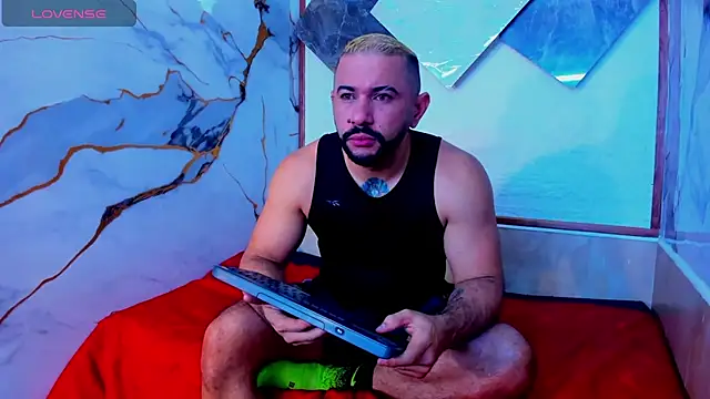 Snapshot of isaac_franko chatting on 12, 10, 2025 isaac franko online show from 12, 10, 2025