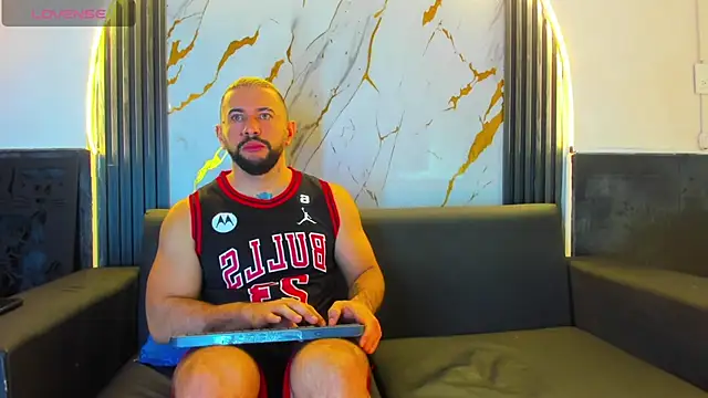 Snapshot of isaac_franko chatting on 15, 10, 2025 isaac franko online show from 15, 10, 2025