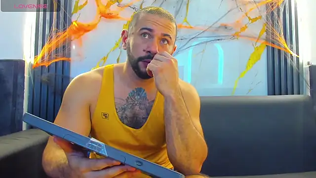 Snapshot of isaac_franko chatting on 21, 10, 2025 isaac franko online show from 21, 10, 2025