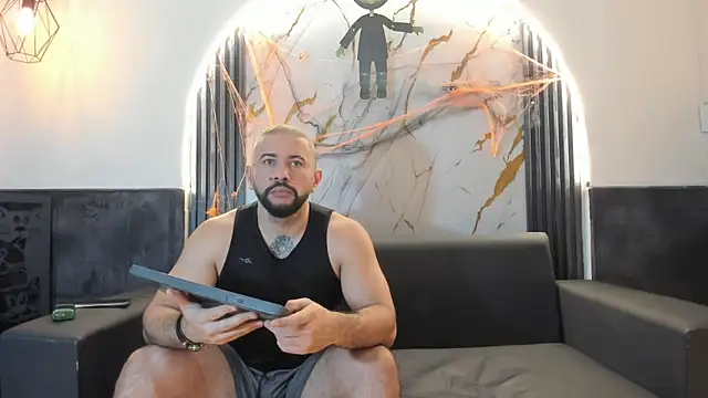 Snapshot of isaac_franko chatting on 27, 10, 2025 isaac franko online show from 27, 10, 2025