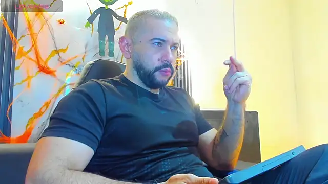 Snapshot of isaac_franko chatting on 28, 10, 2025 isaac franko online show from 28, 10, 2025