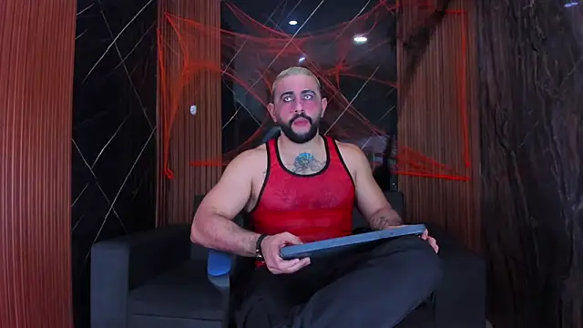 Snapshot of isaac_franko chatting on 31, 10, 2025 isaac franko online show from 31, 10, 2025