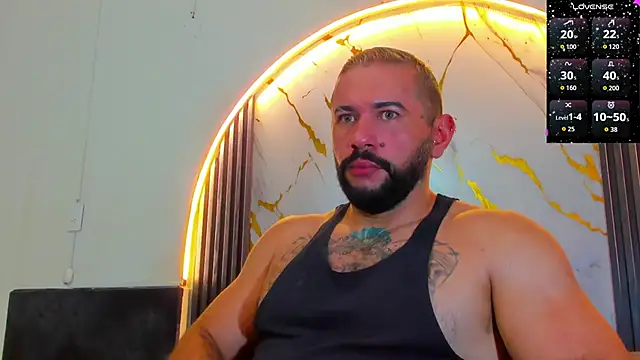 Snapshot of isaac_franko chatting on 4, 11, 2025 isaac franko online show from 4, 11, 2025