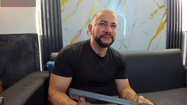 Snapshot of isaac_franko chatting on 8, 11, 2025 isaac franko online show from 8, 11, 2025