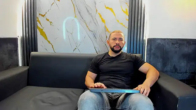 Snapshot of isaac_franko chatting on 17, 11, 2025 isaac franko online show from 17, 11, 2025