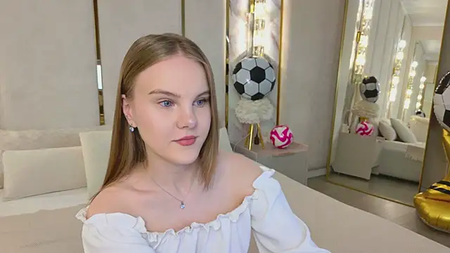 Snapshot of Lili_Lohan chatting on 1, 7, 2026 Lili Lohan online show from 1, 7, 2026