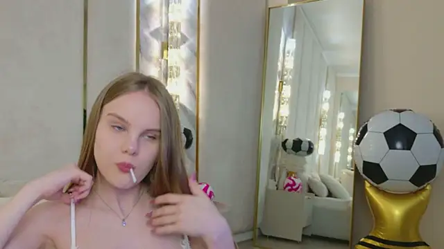 Snapshot of Lili_Lohan chatting on 2, 7, 2026 Lili Lohan online show from 2, 7, 2026