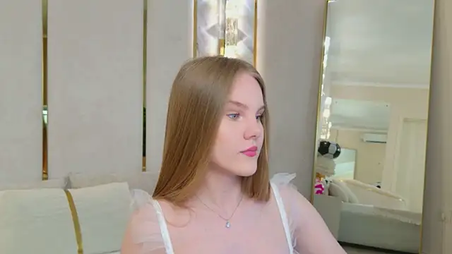 Snapshot of Lili_Lohan chatting on 4, 7, 2026 Lili Lohan online show from 4, 7, 2026