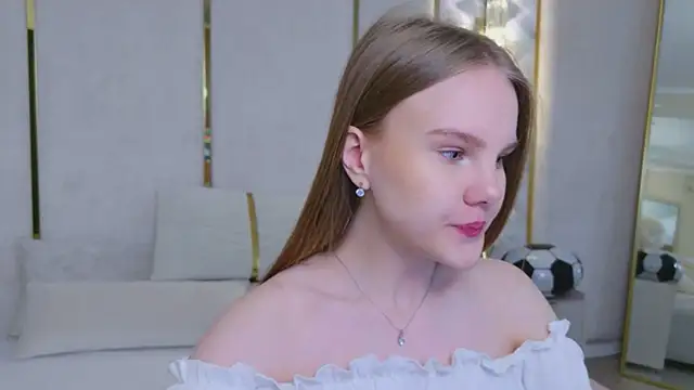 Snapshot of Lili_Lohan chatting on 8, 7, 2026 Lili Lohan online show from 8, 7, 2026