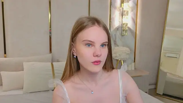 Snapshot of Lili_Lohan chatting on 24, 7, 2026 Lili Lohan online show from 24, 7, 2026
