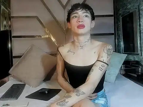 Mila Leon online show from 6, 10, 2025