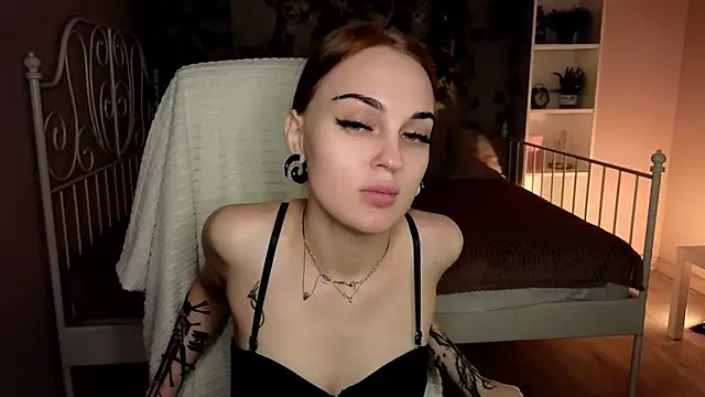 Snapshot of emlymur chatting on 5, 10, 2025 emlymur online show from 5, 10, 2025