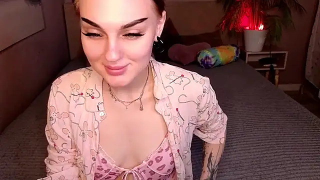 Snapshot of emlymur chatting on 9, 10, 2025 emlymur online show from 9, 10, 2025