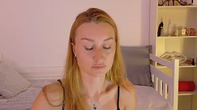 MysticRoxanne online show from 1, 10, 2025