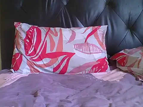 Snapshot of carrie_tee chatting on 27, 10, 2025 carrie tee online show from 27, 10, 2025