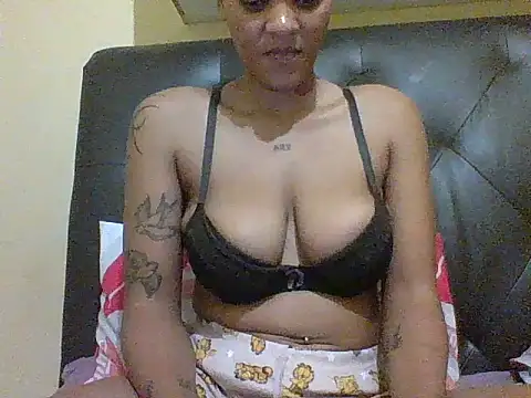 Snapshot of carrie_tee chatting on 29, 10, 2025 carrie tee online show from 29, 10, 2025