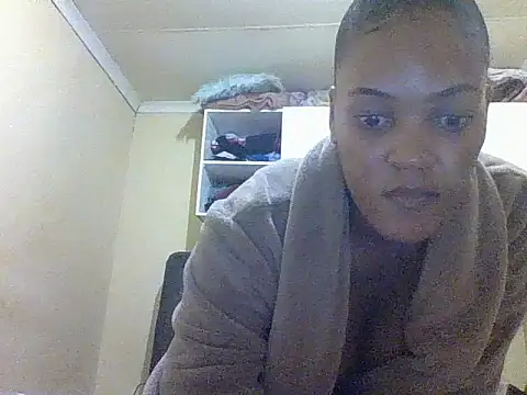 Snapshot of carrie_tee chatting on 8, 11, 2025 carrie tee online show from 8, 11, 2025