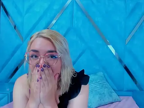 Snapshot of Eily_Blunts chatting on 4, 10, 2025 Eily Blunts online show from 4, 10, 2025