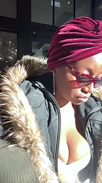 tia   fox online show from 19, 11, 2025