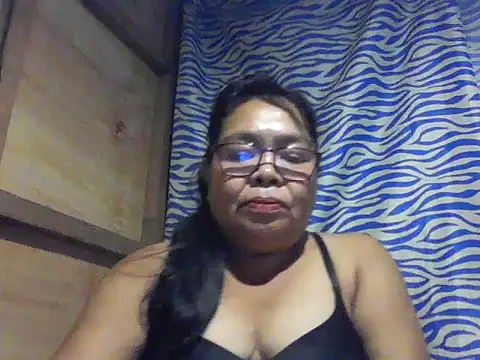 Snapshot of cris_tita chatting on 5, 7, 2026 cris tita online show from 5, 7, 2026