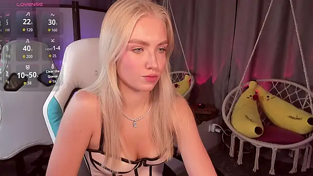 TessaGrays online show from 15, 10, 2025