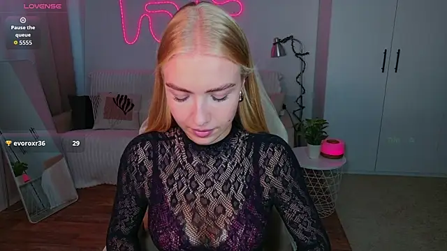 TessaGrays online show from 24, 7, 2026