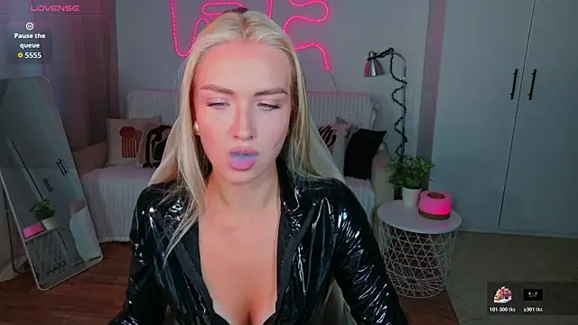 TessaGrays online show from 4, 8, 2026